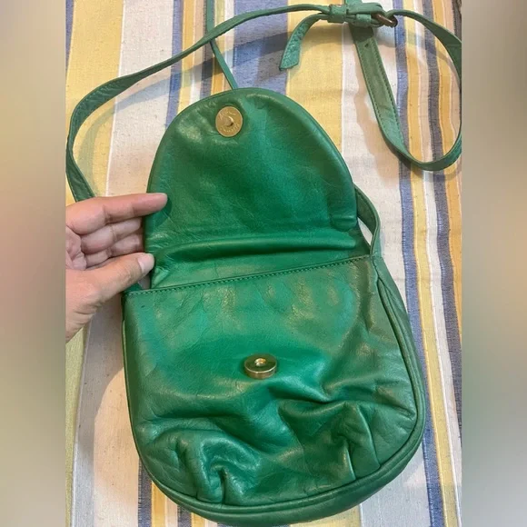 🚫 sold 🚫 Aigner Sling Bag (Open to reasonable offer) - Picture 3 of 10